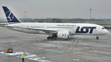 Samolot LOT-u zawrócony na lotnisko w Warszawie. Trzeci taki przypadek w...