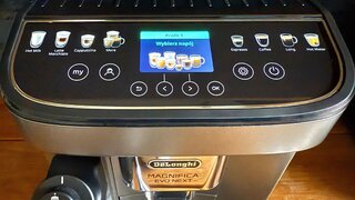 Kolorowy wyświetlacz TFT w De’Longhi Magnifica Evo Next zapewnia intuicyjne sterowanie i szybki wybór ulubionych kaw, a czytelny panel z profilami użytkownika i przyciski soft-touch dodatkowo podnoszą wygodę obsługi