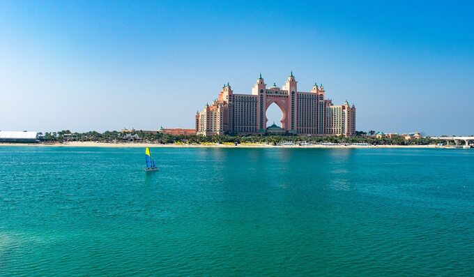 Położony na palmowej wyspie Dżamira w Dubaju pięciogwiazdkowy hotel Atlantis The Palm