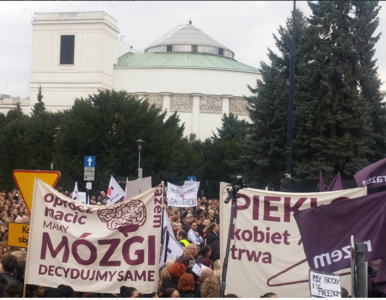 Miniatura: "Czarny protest" przed Sejmem. "Zatrzymamy...