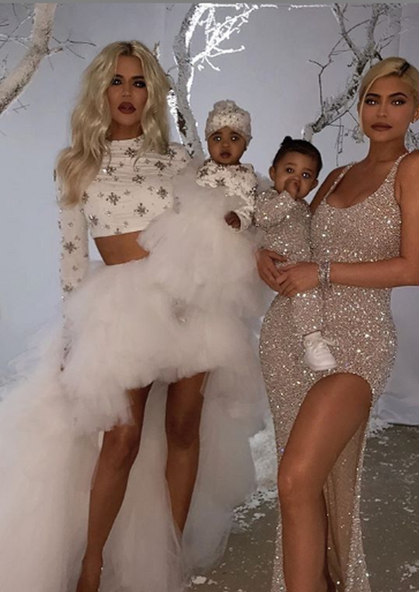 Khloe Kardashian i Kylie Jenner z dziećmi 