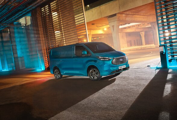 Miniatura: Ford E-Transit Custom