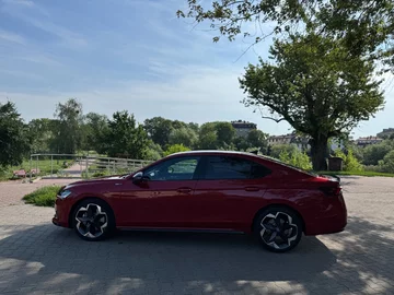 Skoda Superb Sportline 2.0 TSI 265 KM 4x4 Skoda Superb Sportline 2.0 TSI 265 KM 4x4, widok z lewej strony