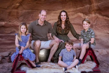Księżna Kate i książę William z dziećmi 