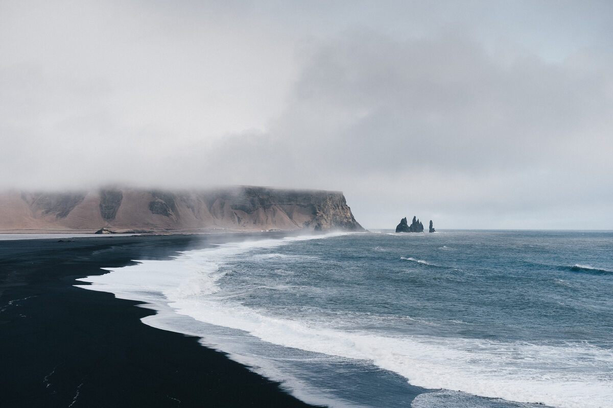 Islandia Black sand beach, Iceland
