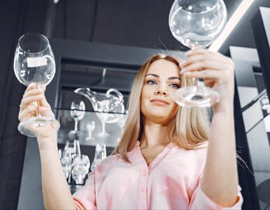 Miniatura: Zamocz szmatkę i potrzyj szkło. Od razu...