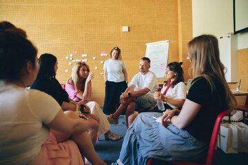 19. edycja Gdynia Design Days odbyła się pod hasłem „Bliżej”. W centrum zainteresowania znalazły się relacje projektowania z człowiekiem, miastem, rzemiosłem i środowiskiem 