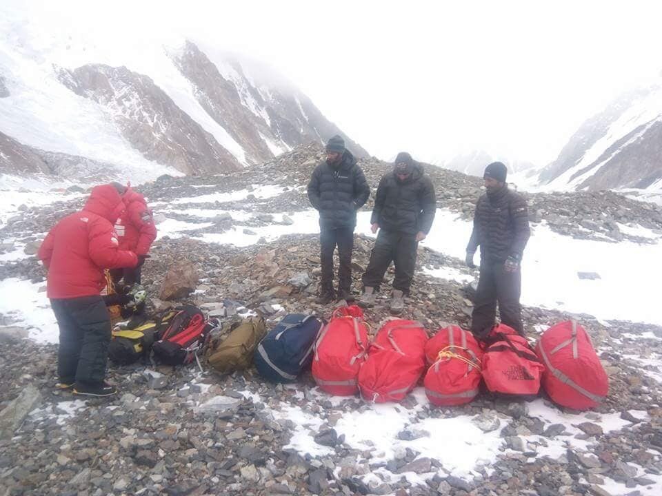 Wylot ekipy ratunkowej z bazy pod K2 