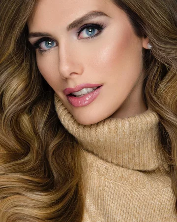 Angela Ponce 