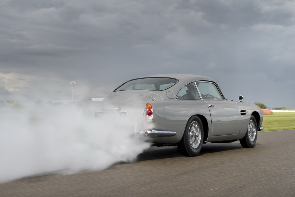 Fabrycznie nowy Aston Martin DB5 