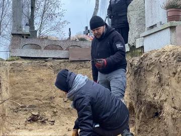 Poszukiwania szczątków zakonnic na cmentarzu w Ornecie 
