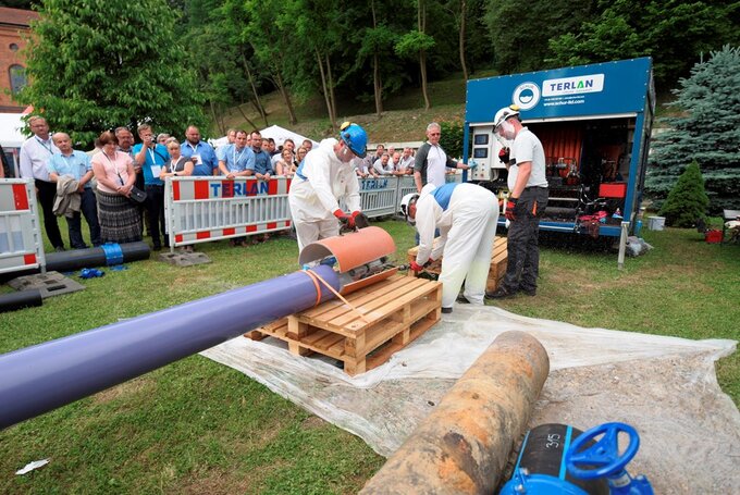 Pokaz aplikacji technologii 3M Scotchkote 2400 - wodociągi w Krakowie (4)