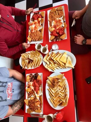 Miniatura: Zestaw śniadaniowy o nazwie "Terminator 2"...