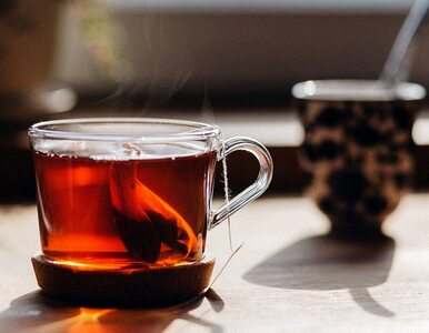 Miniatura: Czarna herbata chroni przed COVID-19? Nowe...
