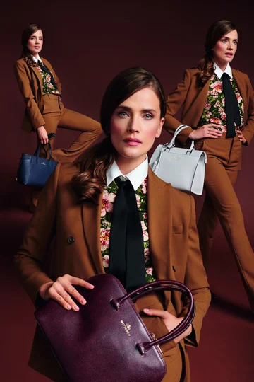 Modelka prezentuje torebki Wittchen 