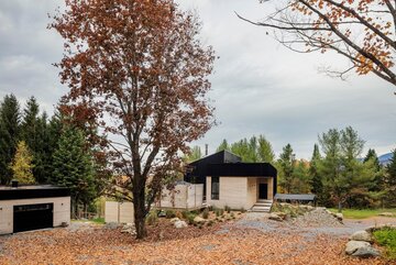 Drewniany dom architekta Laurenta Gueza &ndash; widok z&nbsp;zewnątrz
