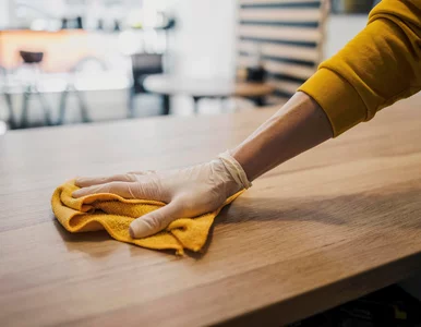 Miniatura: Zmieszaj te produkty i przetrzyj meble. Po...