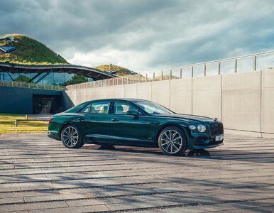 Miniatura: Ten Bentley jest na prąd. Nowy hybrydowy...