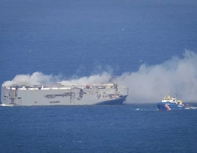 Miniatura: Pożar statku z autami na pokładzie. Służby...