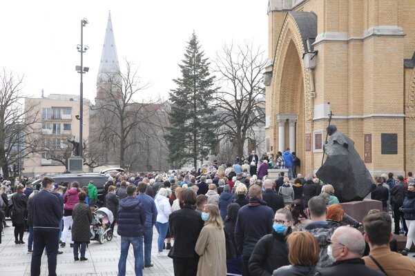 Miniatura: Krzysztofa Krawczyka pożegnały tłumy fanów