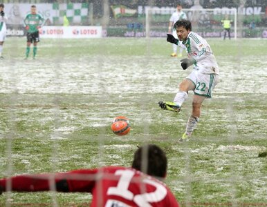 Miniatura: Lechia pokonała Legię. Mecz w zimowej aurze