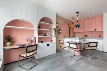 Różowe mieszkanie z miejscem do pracy, projekt KODO KODO, różowe, małe, mieszkanie