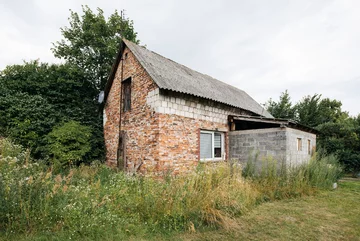 Dom w miejscowości Sławniów przed remontem ekipy „Nasz Nowy Dom” 