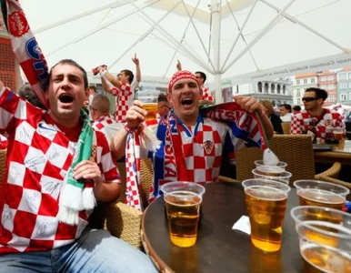 Miniatura: Zagraniczni kibice wolą piwo od muzeów