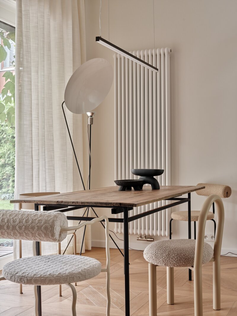 Apartament na&nbsp;Mokotowie zaprojektowany przez Agatę Kasprzyk-Olszewską z&nbsp;Loft Factory łączy codzienną funkcjonalność z&nbsp;francuską elegancją