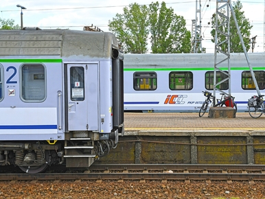 Znów ktoś zatrzymał pociągi. Nowe doniesienia o&nbsp;użyciu sygnału...