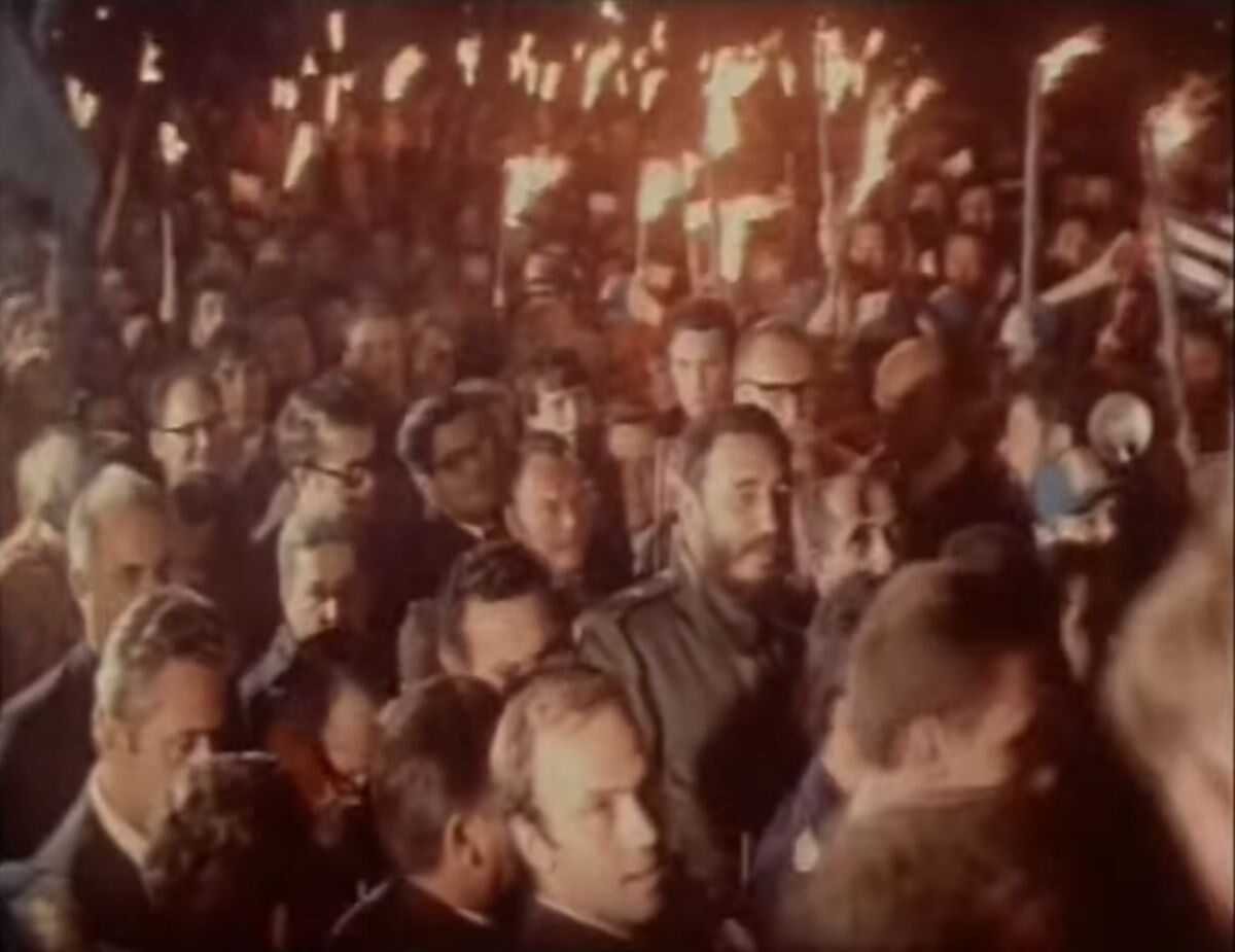 Fidel Castro w tłumie Polaków 