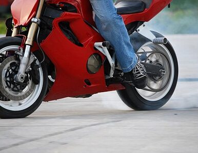 Miniatura: Rajd motocyklisty: 200 km/h, bez przeglądu...