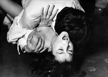 Kadr z filmu „Uciec jak najbliżej” 1972. Kadr z film „Uciec jak najbliżej” w reżyserii Janusza Zaorskiego, n/z Halina Golanko.