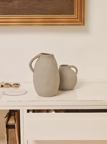 Kolecja A view of Hedonism Kave Home zaprezentowana w domu barcelońskiego fotografa i restauratora Leopoldo Pomésa 