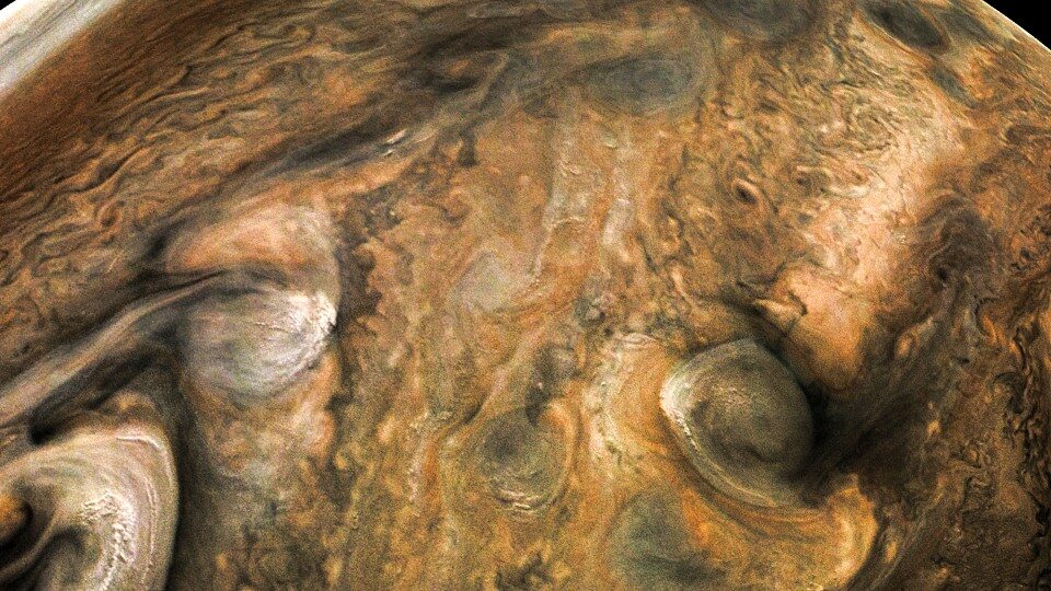 Jowisz w obiektywie sondy kosmicznej Juno 