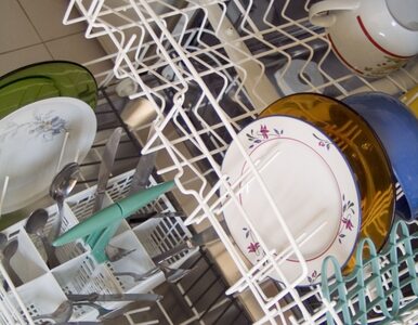 Miniatura: Amerykańscy badacze: mąż zmywa naczynia?...