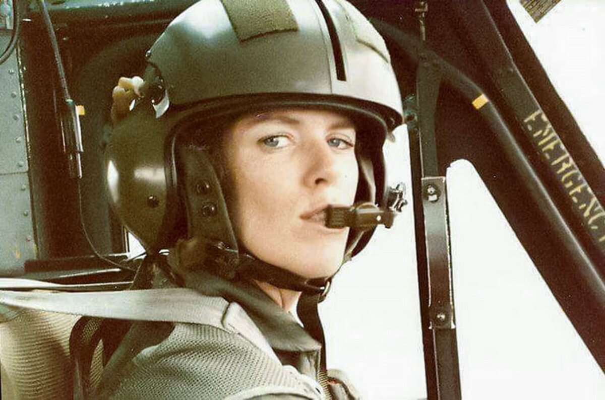 2. "Moja mama latała helikopterami dla armii w latach 80-tych".