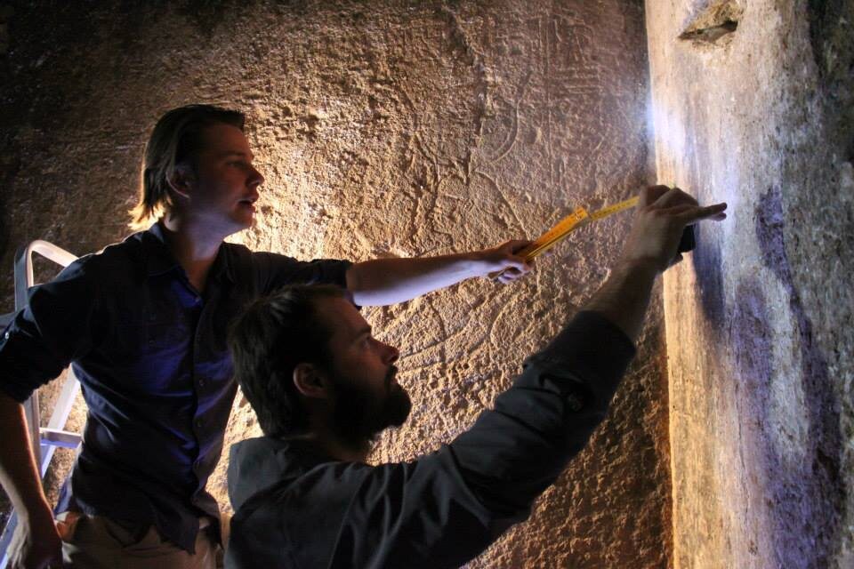 Jednym z ważnych zabytków znajdowanych i zabezpieczanych w Gebelein są starożytne inskrypcje i reliefy 