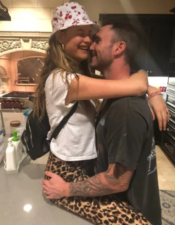 Behati Prinsloo i Adam Levine 