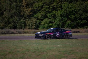 Ford Mustang Dark Horse R