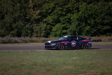 Ford Mustang Dark Horse R 