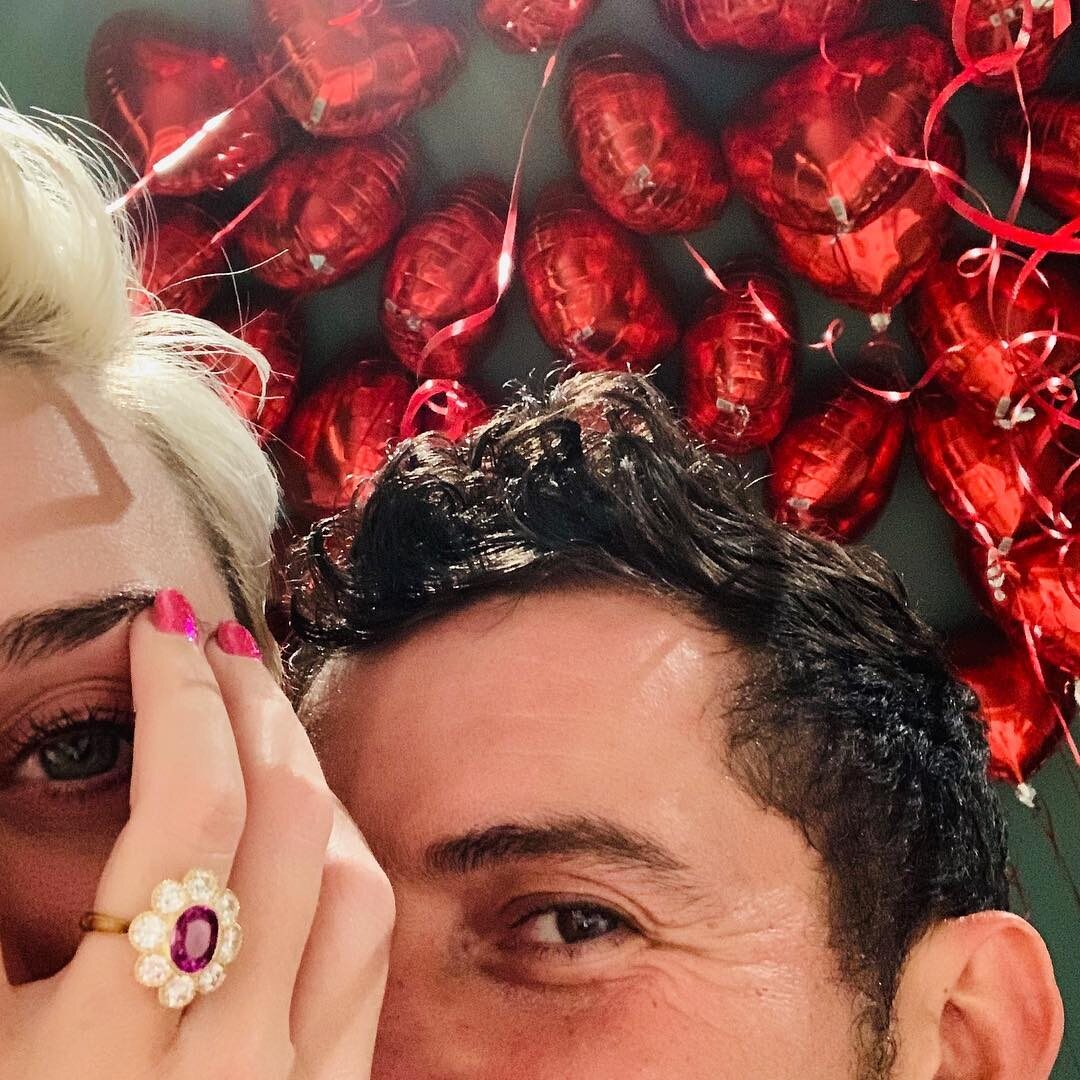 Katy Perry i Orlando Bloom i pierścionek zaręczynowy 