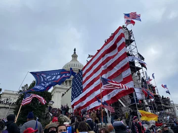 Demonstranci przed Kongresem 