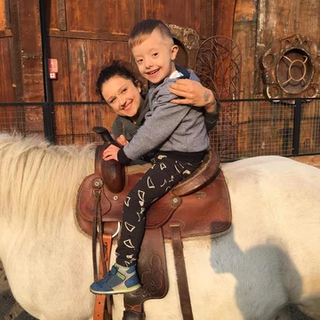 Żona Patryka Jakiego i jego syn Radzio 