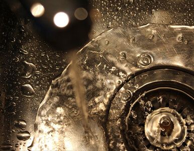 Miniatura: Zatkany odpływ? Wlej ten płyn, gorąca woda...