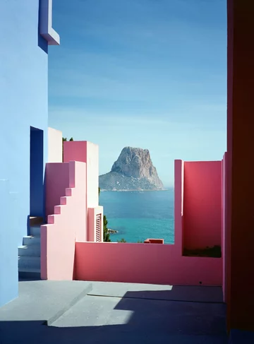 La Muralla Roja, osiedle projektu Ricardo Bofill Taller de Arquitectura Ricardo Bofill, La Muralla Roja