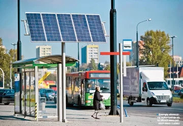 Energię słoneczną wykorzystuje się na ulicach wielu polskich miast (Lublin), fot. Wojciech Pacewicz/PAP