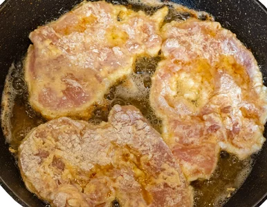 Miniatura: Wiele osób smaży schabowe bez tego kroku....