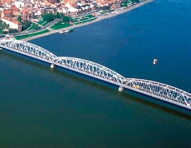 Miniatura: Samobójca na moście w Toruniu. Ludzie...