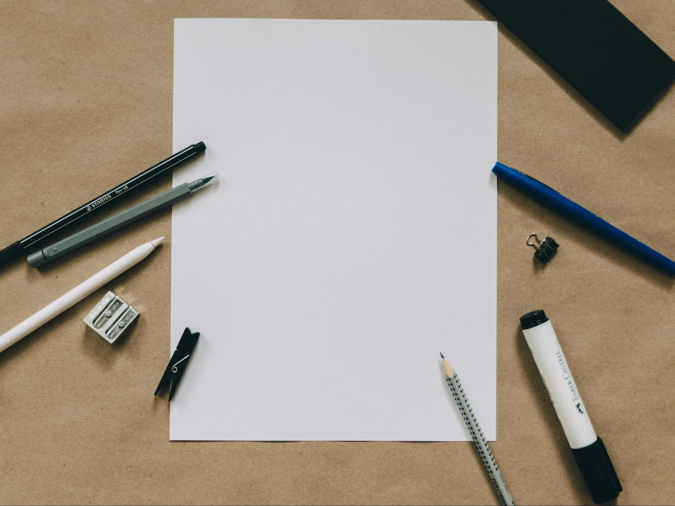 Ówczesny, wsuwka, abażur. Trudny quiz ortograficzny z „ó” i „u”